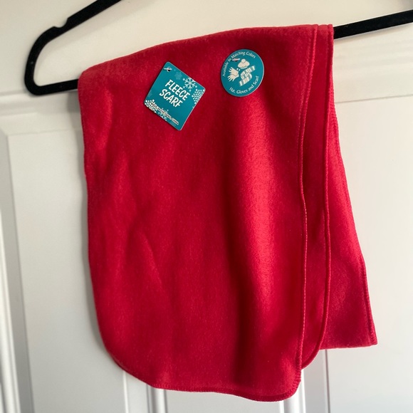 NWT Fleece Scarf -Works for Unisex and kids too!!Super Warm and Soft ❄️⛄️🏂 - Picture 3 of 4